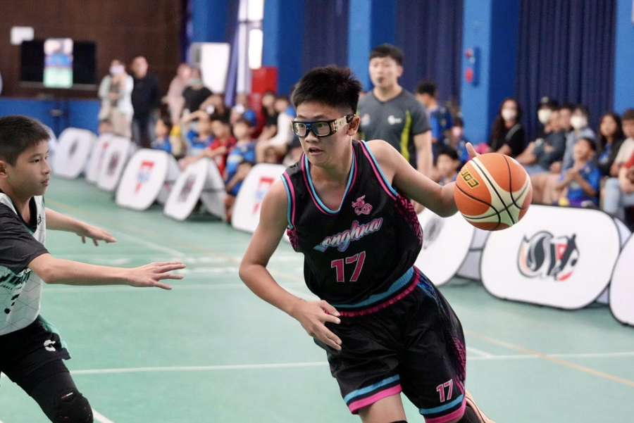 籃球隊友團隊默契擊掌